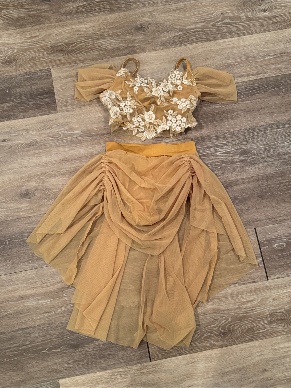 Kelle dancewear- Girls Gold Dance Costume Two-Piece Set